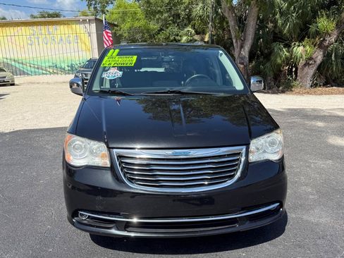 Used 2011 Chrysler Town & Country Limited FWD image 2