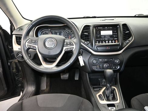 Used 2016 Jeep Cherokee Latitude FWD image 15