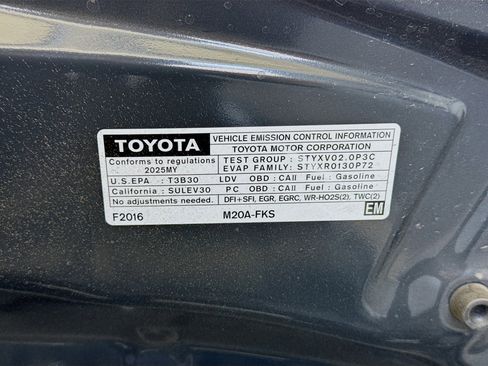 Used 2025 Toyota Corolla LE FWD image 19