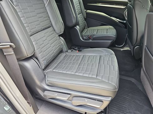 New 2026 Cadillac Escalade Platinum Sport w/ LPO, ONYX Package AWD/4WD image 15