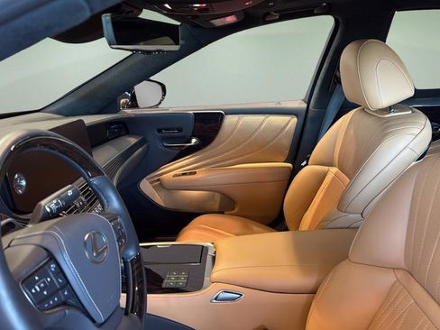 Certified 2025 Lexus LS 500 AWD w/ Luxury Package image 13