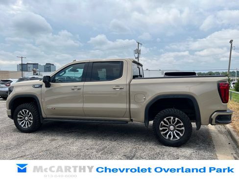 Used 2023 GMC Sierra 1500 AT4 w/ AT4 Premium Package AWD/4WD image 4