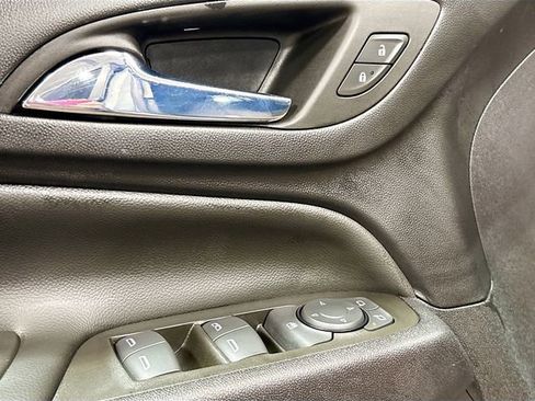 Used 2023 Chevrolet Equinox LT image 19