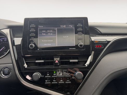 Used 2021 Toyota Camry LE image 11