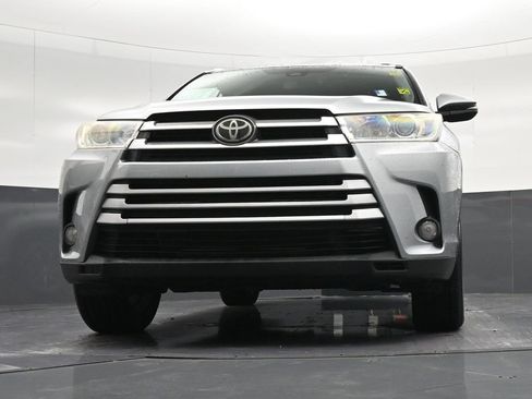Used 2019 Toyota Highlander XLE FWD image 30