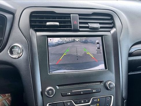 Used 2018 Ford Fusion SE w/ Equipment Group 201A FWD image 13