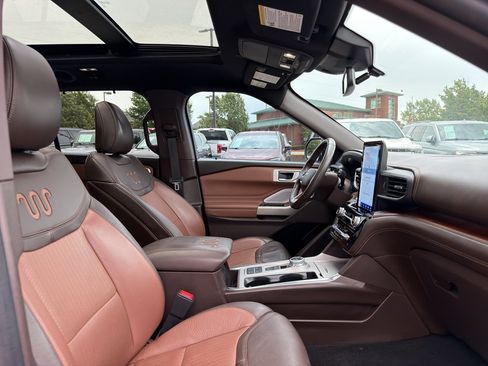 Used 2023 Ford Explorer King Ranch w/ Technology Package RWD image 37