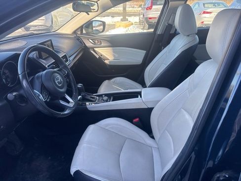 Used 2018 MAZDA MAZDA3 Grand Touring image 9
