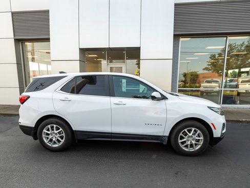 Used 2022 Chevrolet Equinox LT image 2