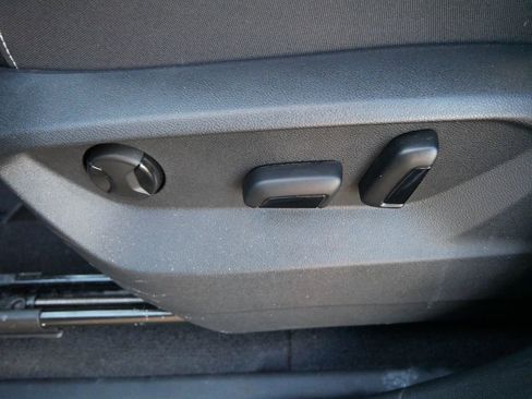 Used 2025 Volkswagen Atlas Cross Sport SE image 15