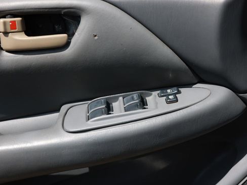 Used 2000 Toyota Camry LE FWD image 40