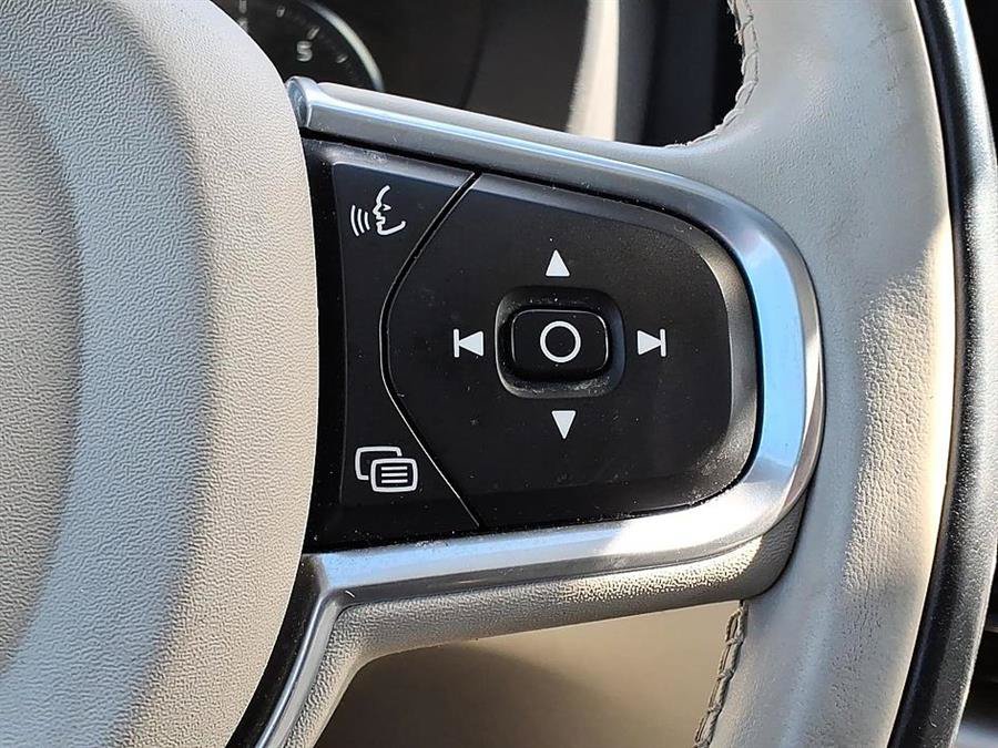 Used 2018 Volvo XC60 T6 Momentum w/ Convenience Package AWD/4WD image 27