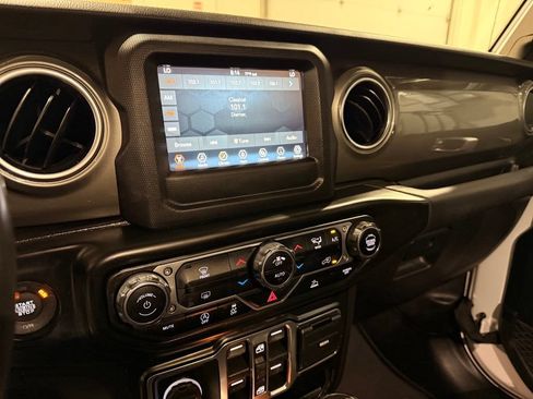 Used 2021 Jeep Wrangler Unlimited Sahara AWD/4WD image 22