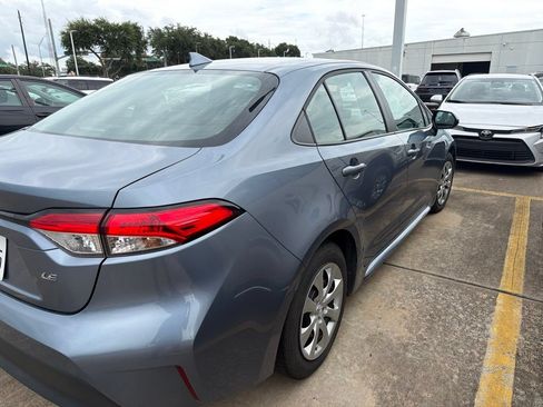Used 2025 Toyota Corolla LE FWD image 5