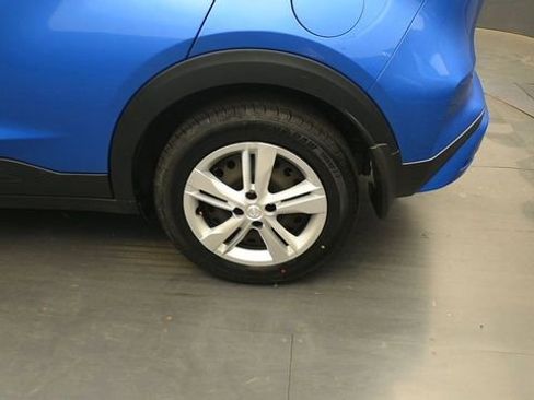 Used 2023 Nissan Kicks S FWD image 9