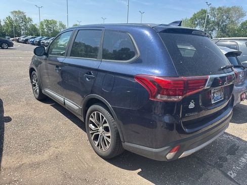 Used 2018 Mitsubishi Outlander SE AWD/4WD image 2