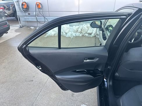 Used 2024 Toyota Corolla SE w/ SE Package image 39