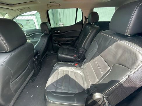 Used 2023 GMC Acadia Denali image 9
