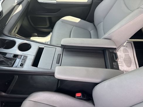 Certified 2026 Toyota Sienna XLE FWD image 23