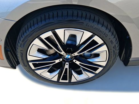 Used 2026 BMW 530i w/ Premium Package RWD image 11