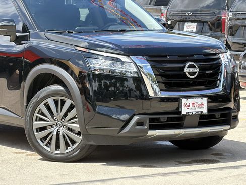 Used 2024 Nissan Pathfinder SL w/ SL Premium Package FWD image 2