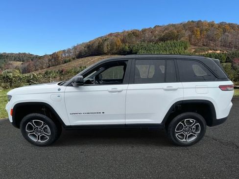 Used 2023 Jeep Grand Cherokee Trailhawk image 4