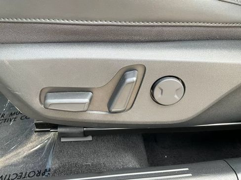 Used 2024 Kia Niro EX FWD image 6