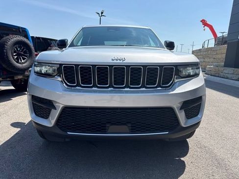 Used 2025 Jeep Grand Cherokee Laredo X w/ Luxury Tech Group I RWD image 9