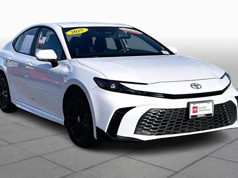 Certified 2025 Toyota Camry SE image 3