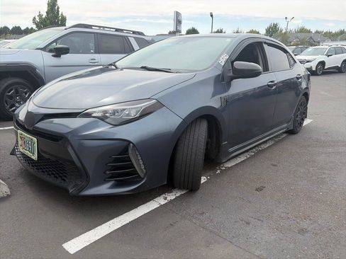 Used 2018 Toyota Corolla SE w/ SE Premium Package FWD image 3