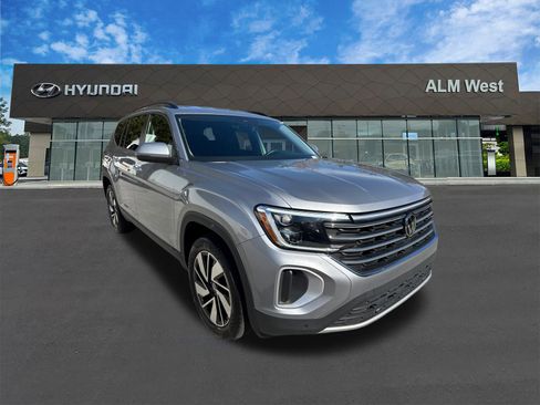 Used 2025 Volkswagen Atlas SE FWD image 3
