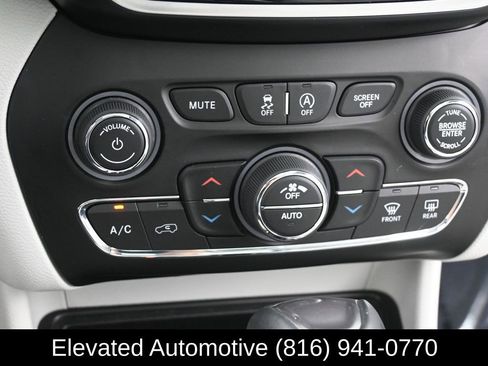 Used 2019 Jeep Cherokee Limited w/ Technology Group image 22
