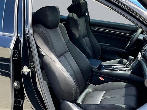 Used 2020 Honda Accord EX image 9