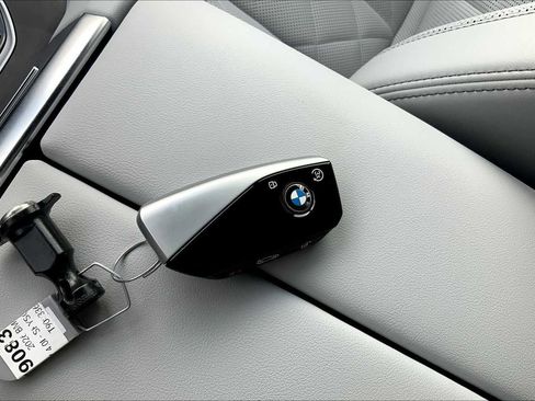 Used 2026 BMW X7 xDrive40i w/ Premium Package image 19