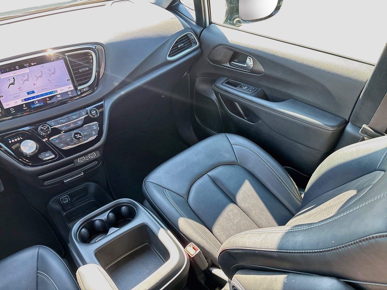 Certified 2025 Chrysler Pacifica Select FWD image 24