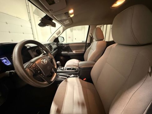 Used 2019 Toyota Tacoma SR w/ SR Convenience Package image 14