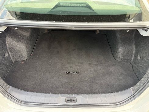 Used 2025 Nissan Altima 2.5 SV FWD image 15