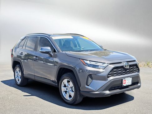 Used 2025 Toyota RAV4 XLE AWD/4WD image 7