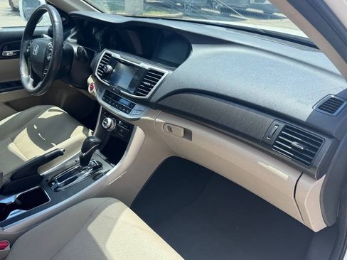 Used 2014 Honda Accord Touring image 19