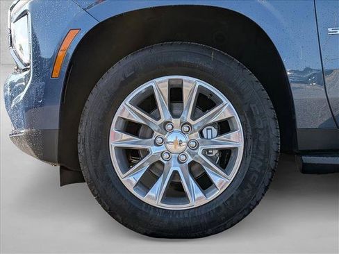 New 2026 Chevrolet Suburban Premier image 18