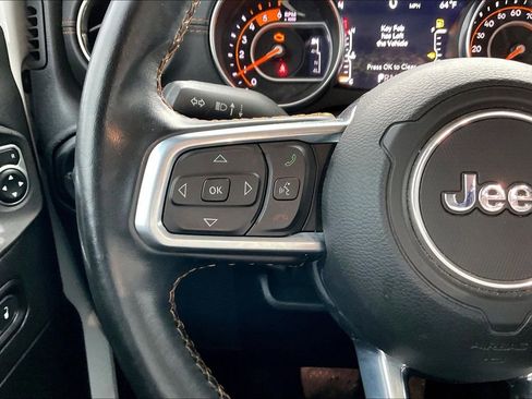 Used 2020 Jeep Wrangler Unlimited Sahara image 10