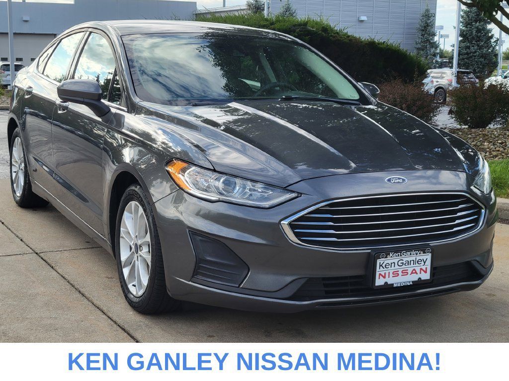Used 2020 Ford Fusion SE FWD image 1