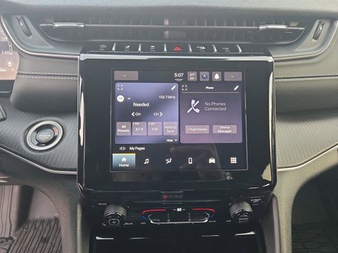 Used 2025 Jeep Grand Cherokee Laredo X image 16