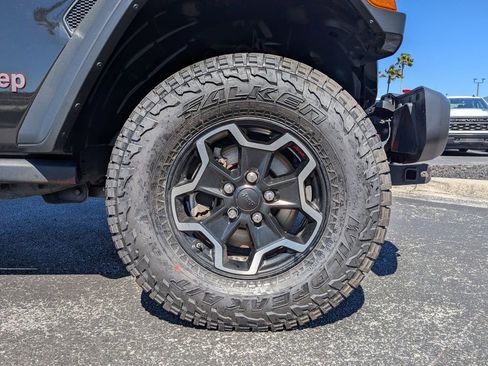 Used 2022 Jeep Gladiator Rubicon w/ Cold Weather Group image 11