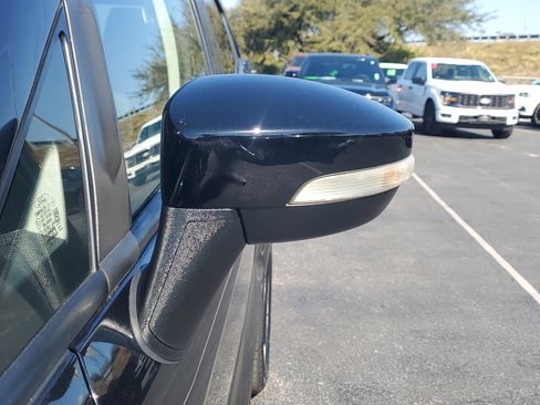 Used 2018 Ford EcoSport SE w/ SE Convenience Package image 4