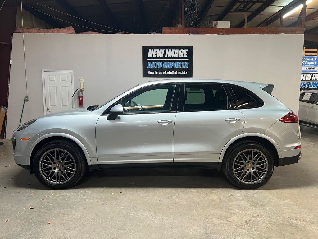 Used 2017 Porsche Cayenne AWD/4WD image 5