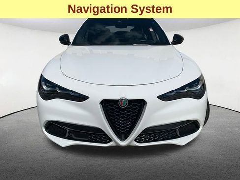Used 2024 Alfa Romeo Stelvio Veloce image 4
