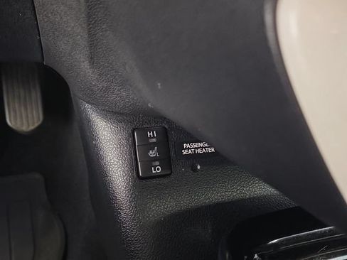 Used 2017 Toyota Prius Prime Advanced FWD image 20