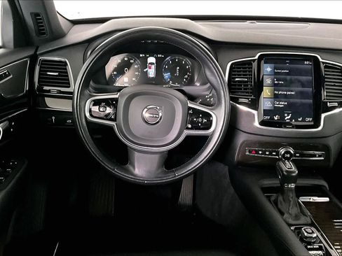 Used 2018 Volvo XC90 T6 Momentum w/ Convenience Package image 5