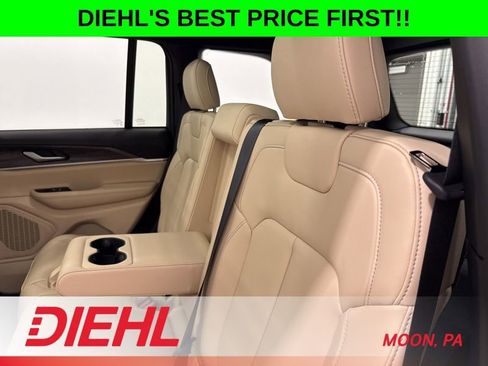 New 2025 Jeep Grand Cherokee Limited w/ Black Appearance Package AWD/4WD image 18